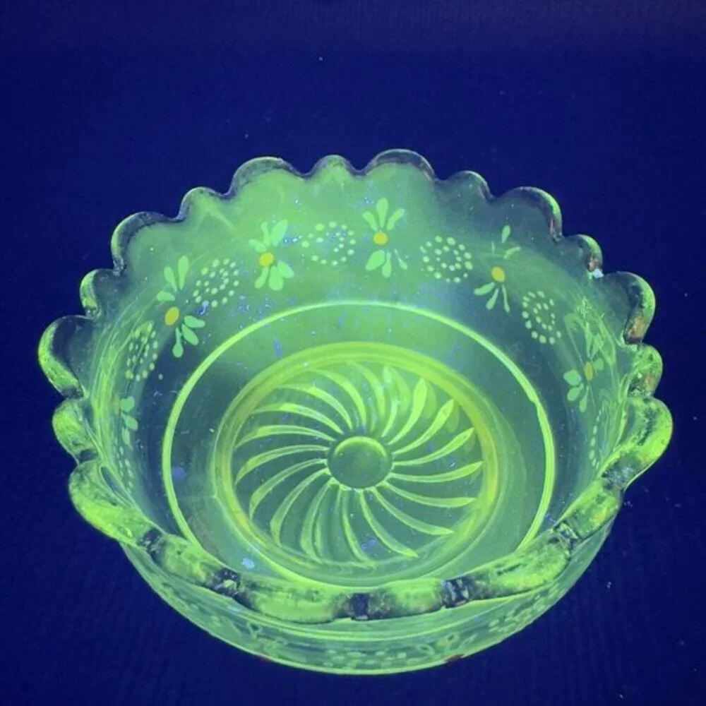 Antique Enameled Paint‎ Glass Bowl Dish Gold Painted Edge Manganese 365nm Set 4